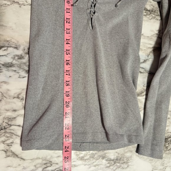 🎉😀CLEARANCE SALE!!!😀INTIMATELY FREE PEOPLE Gray Lace Up Seamless Layering Top - Picture 6 of 6
